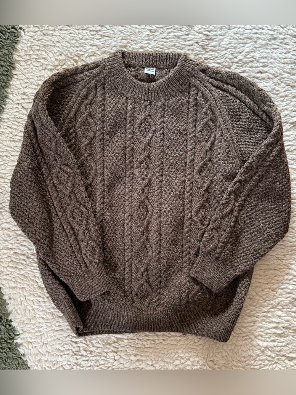 A Tin Shed Handknit New Zealand 100% Wool Aran Cable Knit Men's Sweater